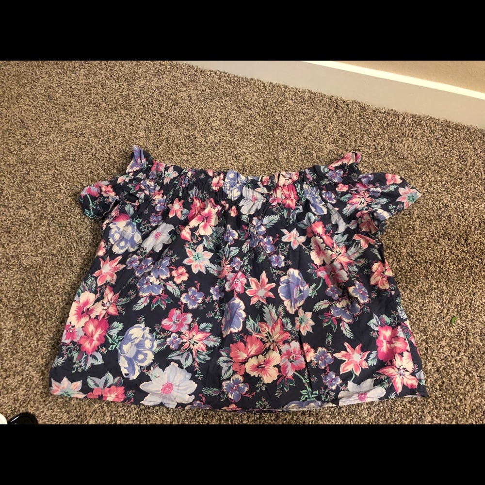 GAP Beautiful flower pattern top, off shoulder